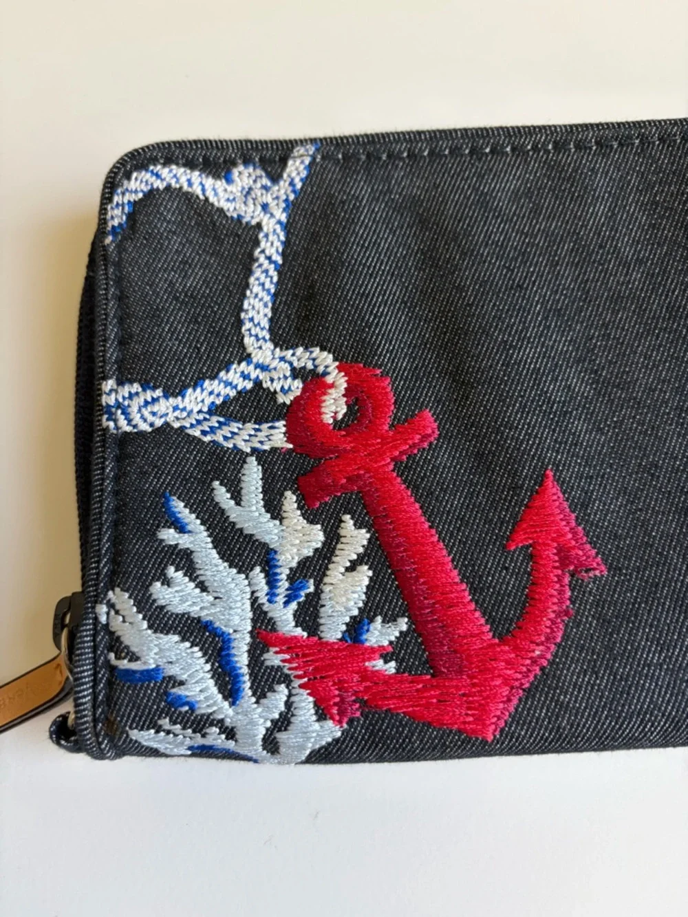 Vera Bradley Beach Wallet - Picture 10 of 11